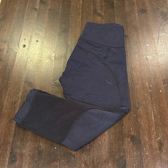 Lululemon Women’s Navy Cropped Leggings Size 4 - Picture 1 of 4
